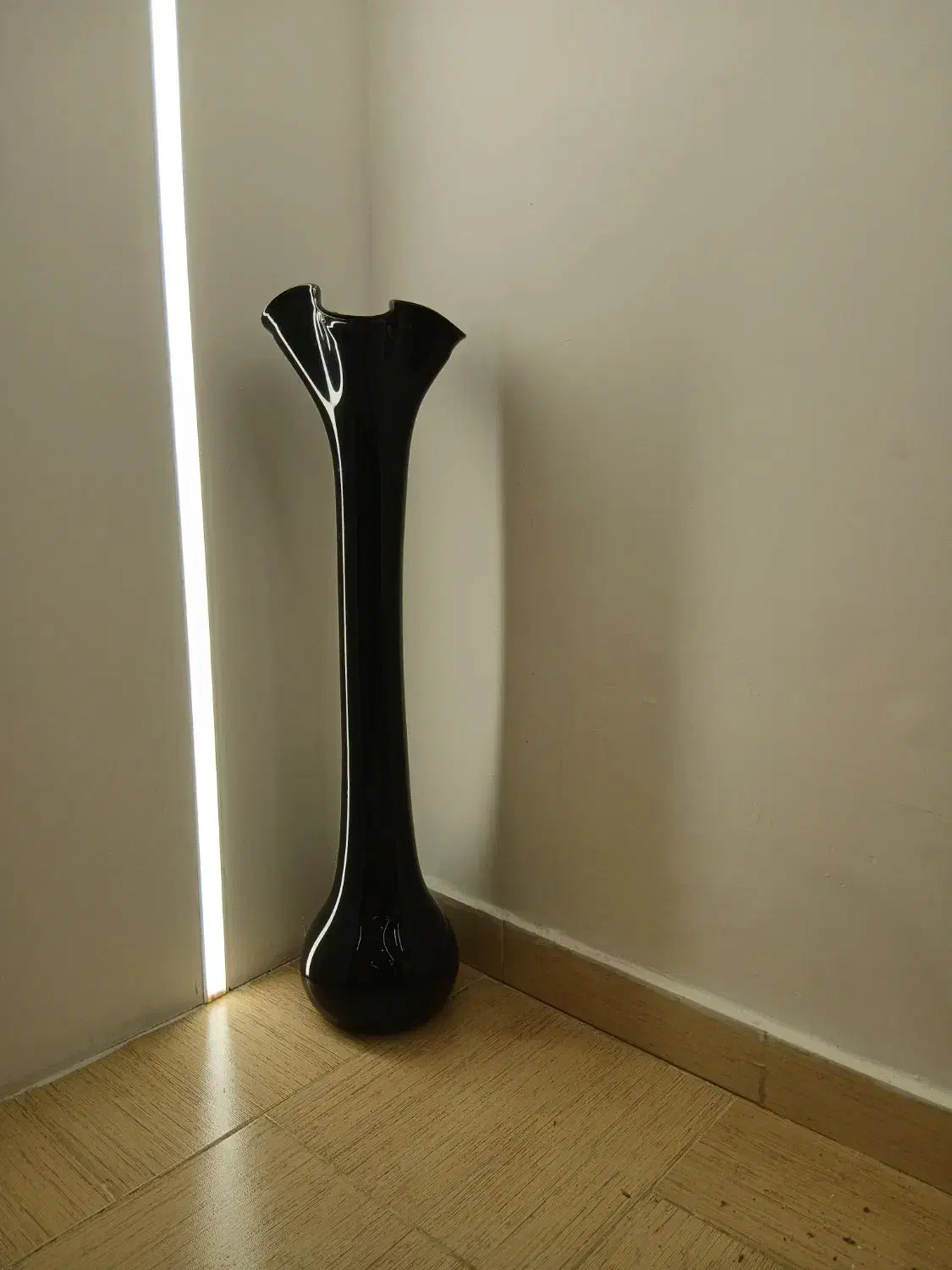 گلدان بزرگ مشکی|صنایع دستی و سایر لوازم تزئینی|رشت, فلسطین|دیوار