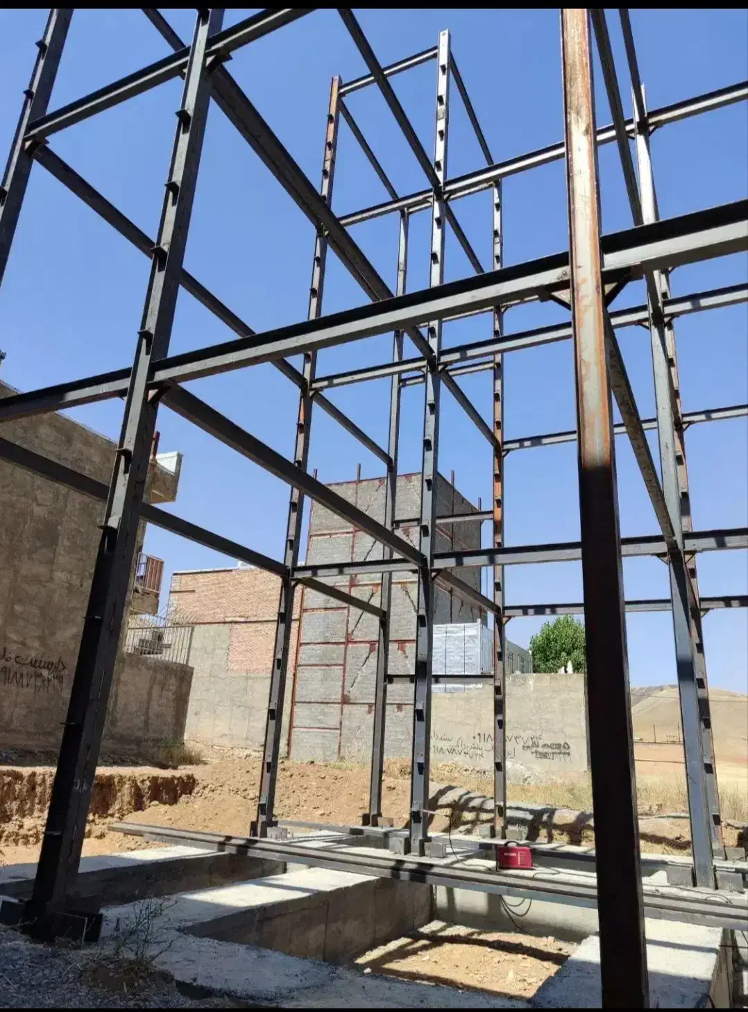 جوشکاری اسکلت فلزی|خدمات پیشه و مهارت|کرج, ساماندهی|دیوار