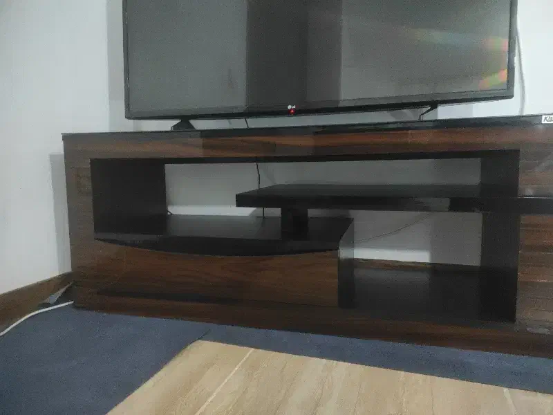 میز زیر تلوزیون|میز تلویزیون|نی‌ریز, |دیوار