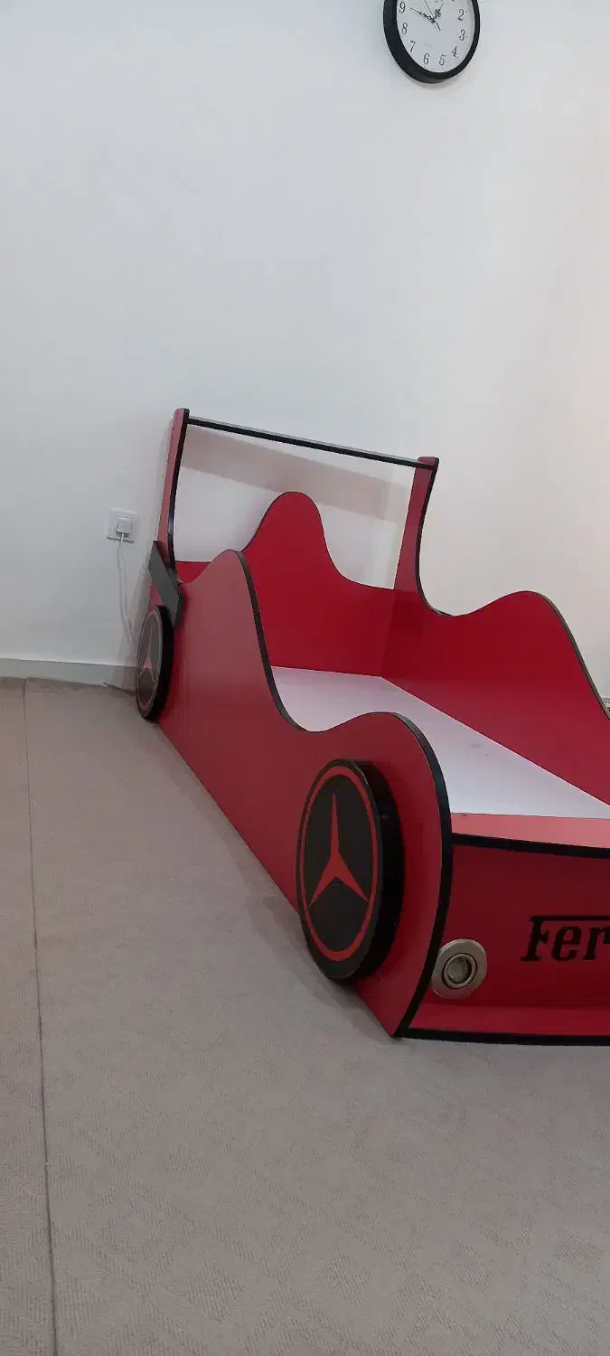 تختخواب تمیز در حد نو به ابعاد ۱مترو ۸۰ در ۸۰|تخت و سرویس خواب|ایلام, |دیوار