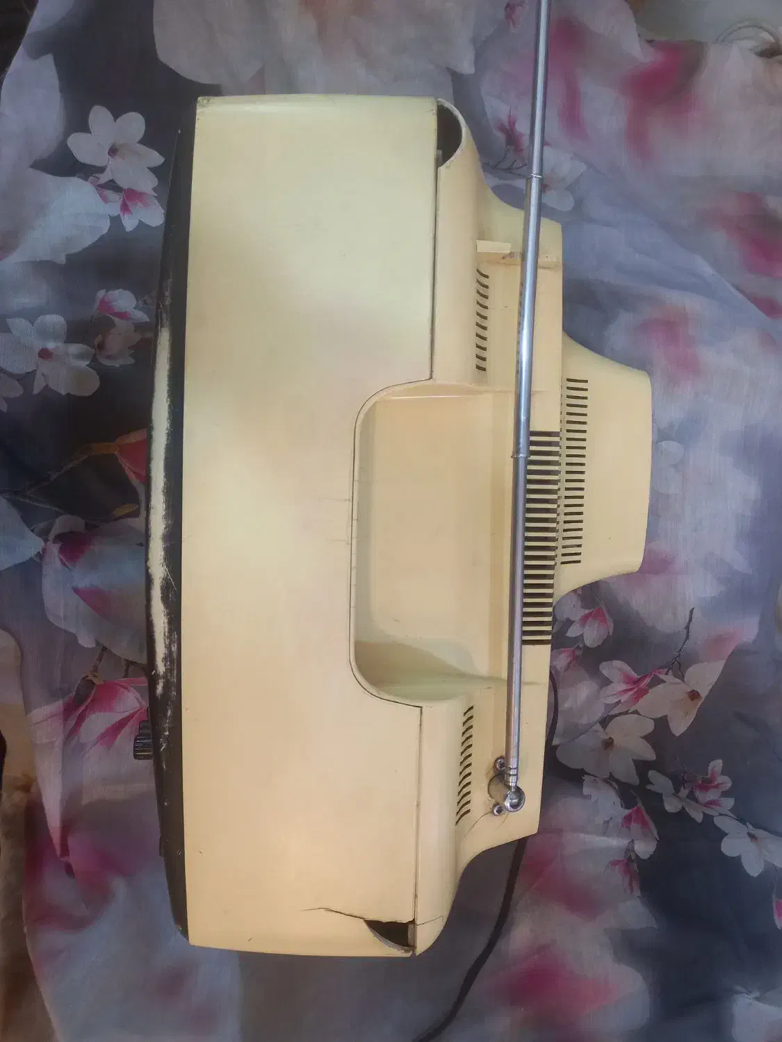 تلویزیون عتیقه ژاپن|کلکسیون اشیاء عتیقه|تبریز, |دیوار