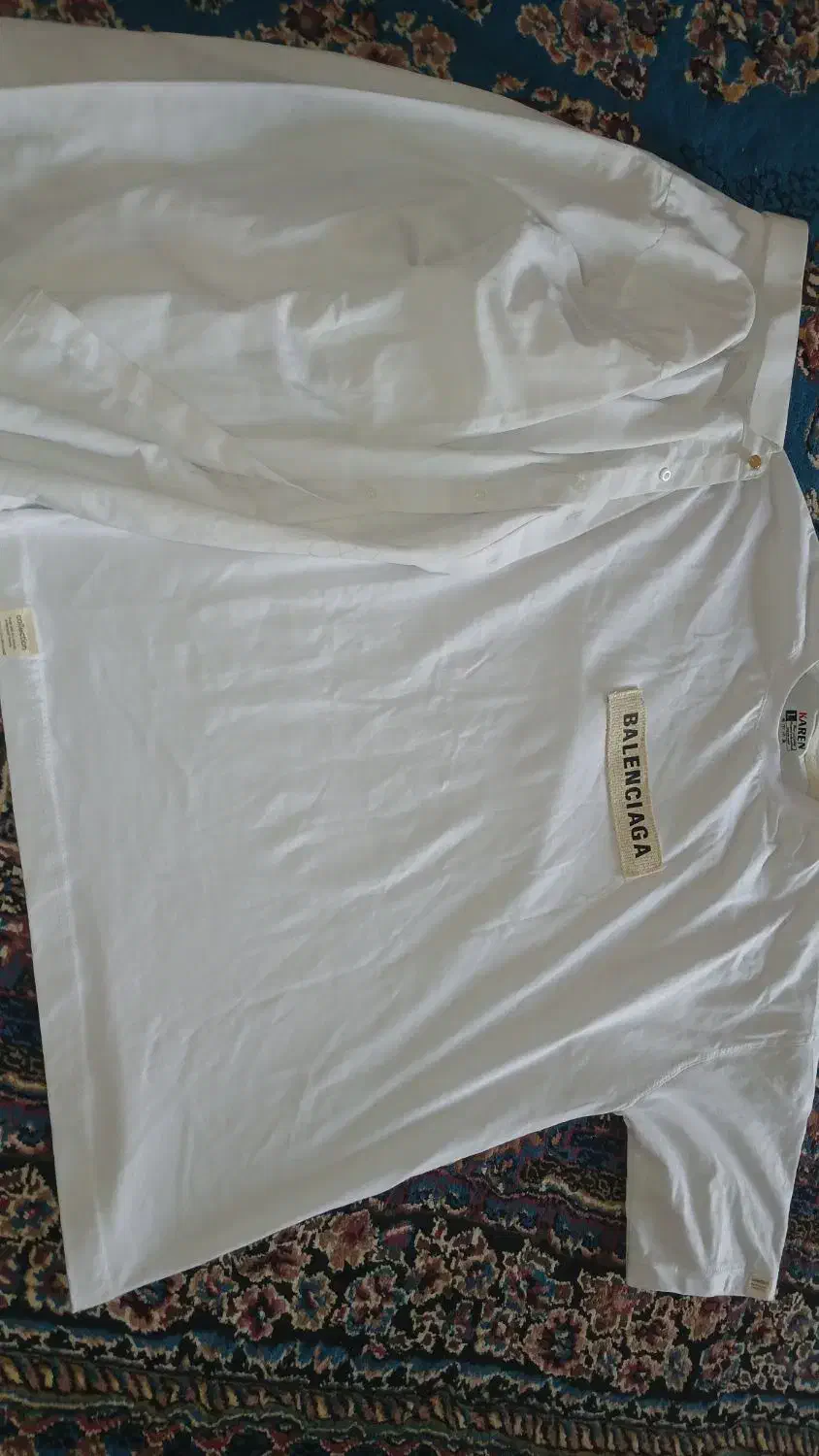 یک عدد تک پوش نو و یک عدد پیرهن|کفش و لباس بچه|مسجد سلیمان, |دیوار