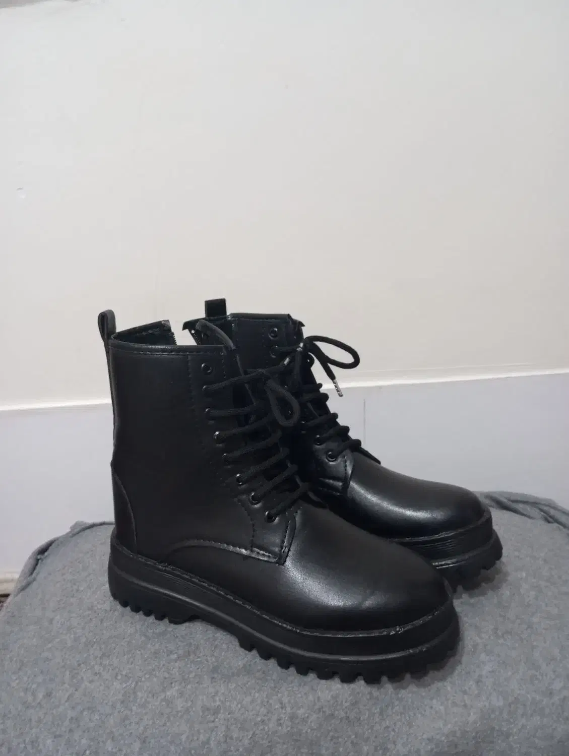 نیم بوت|کیف، کفش، کمربند|مشهد, کوشش|دیوار