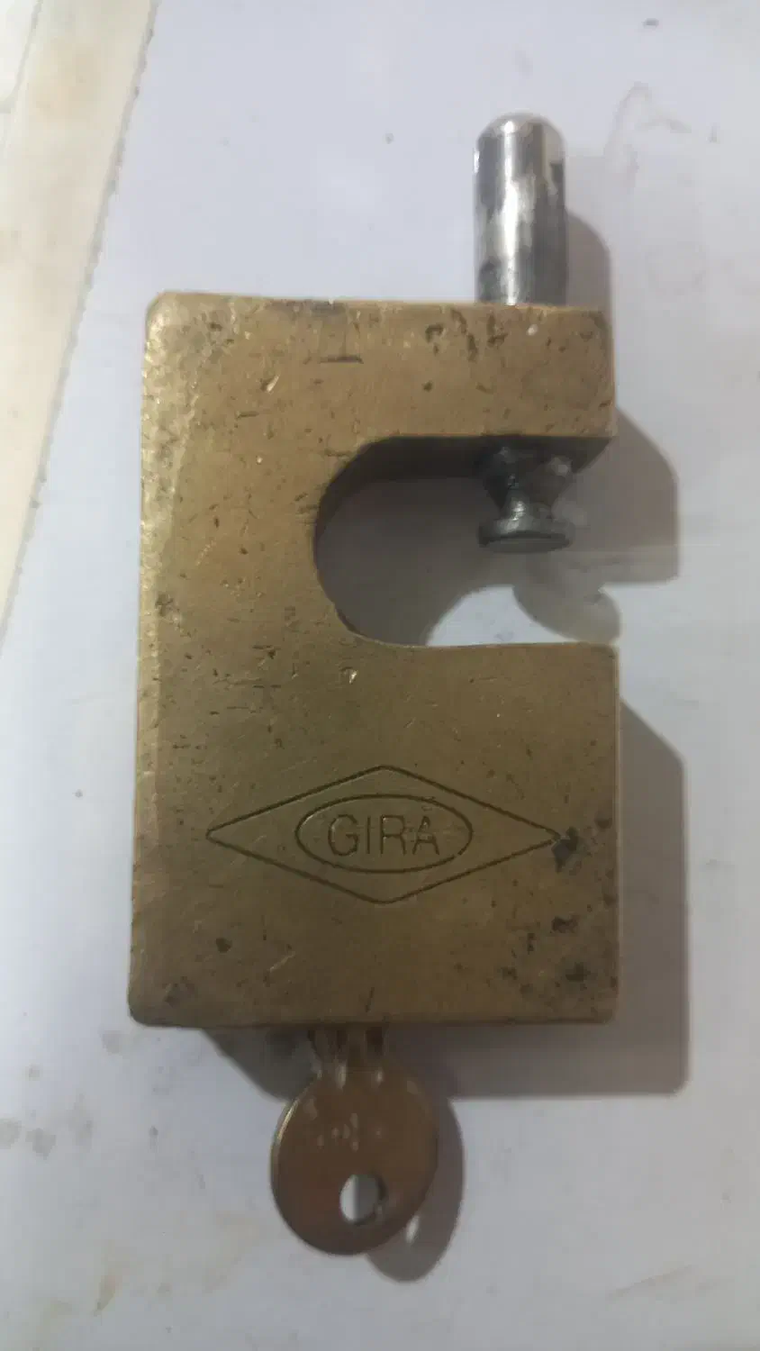 قفل زرگری برنزی|کلکسیون اشیاء عتیقه|تبریز, |دیوار