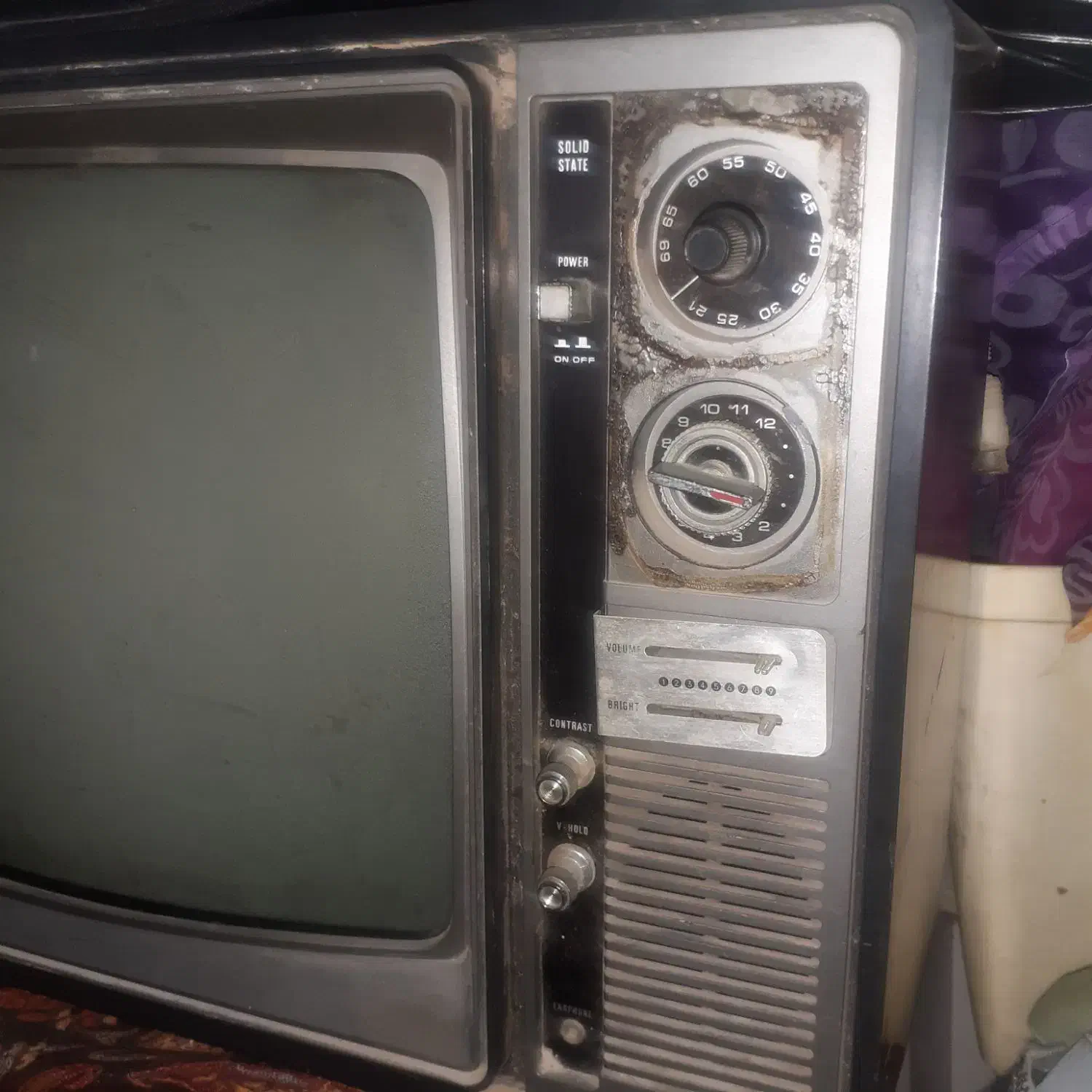 تلوزیون قدیمی|کلکسیون اشیاء عتیقه|بوشهر, |دیوار