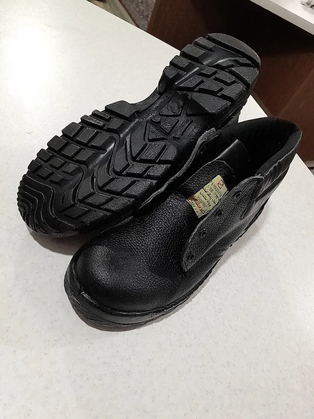 کفش کار نگهبان نو و تمیز|کیف، کفش، کمربند|رفسنجان, |دیوار