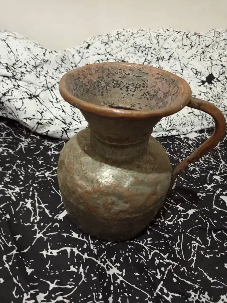 پارچ مسی قدیمی|کلکسیون اشیاء عتیقه|رشت, شهرک آیت الله منتظری|دیوار