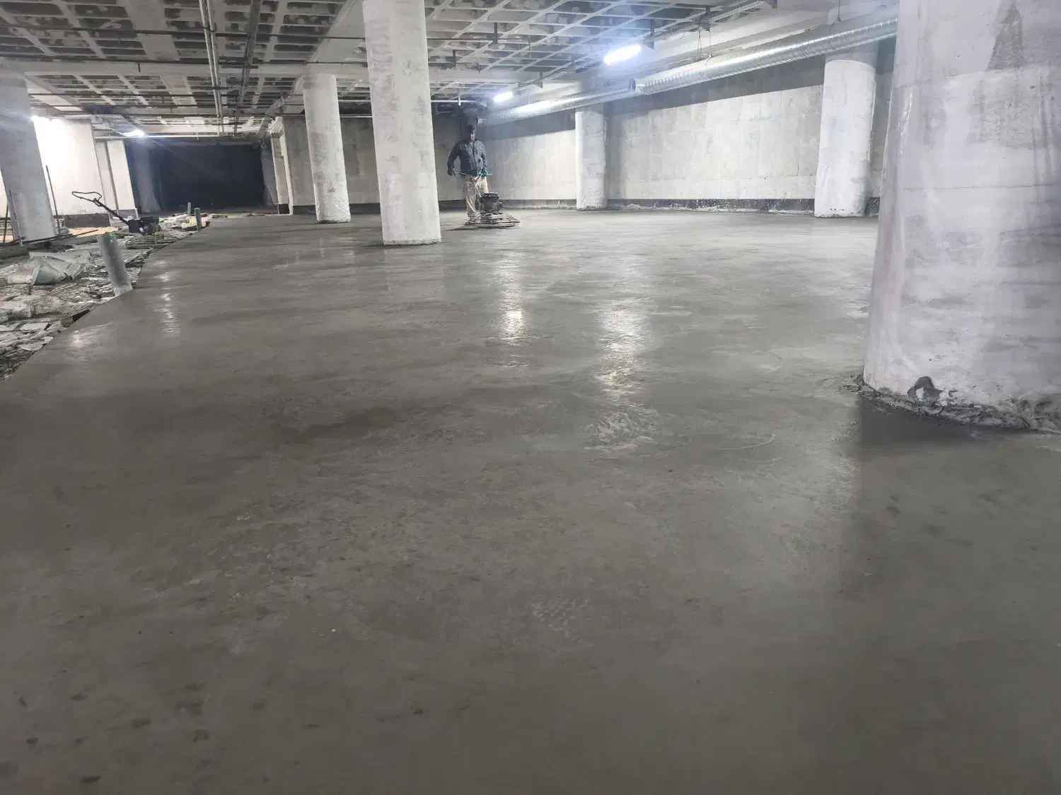 بتن ریزی کف با ماله پروانه ای|خدمات پیشه و مهارت|رباطکریم, شهرک صنعتی پرند|دیوار