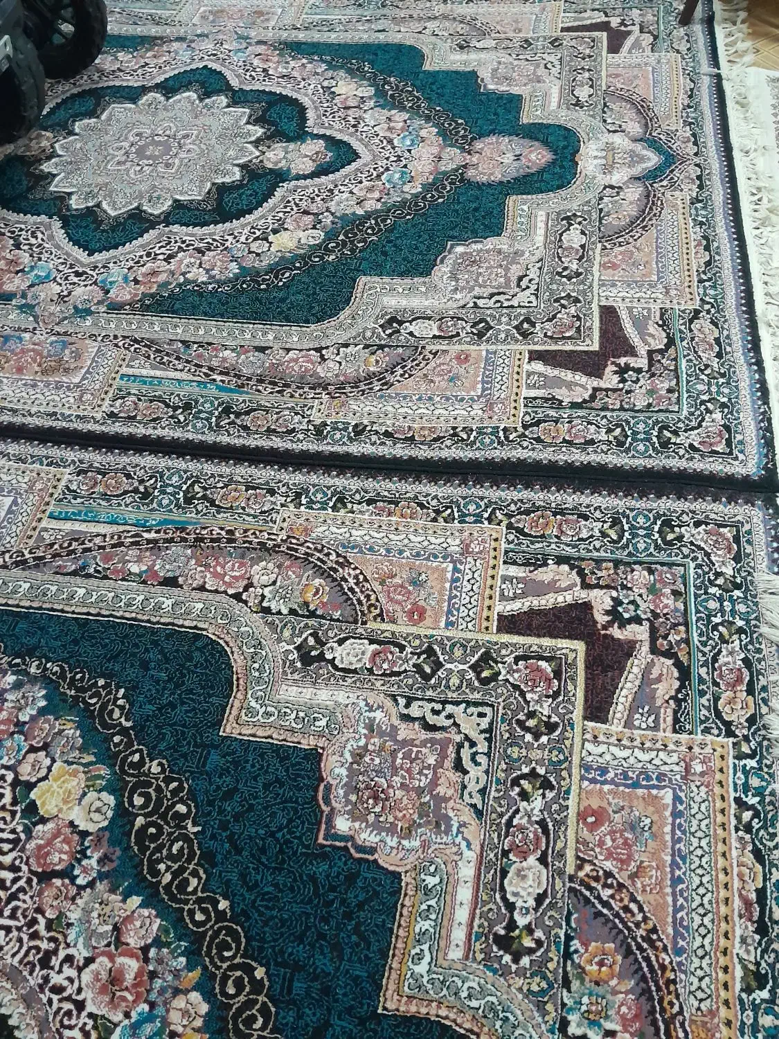 ۲ عدد فرش ۶ متری|فرش|آستانه اشرفیه, |دیوار