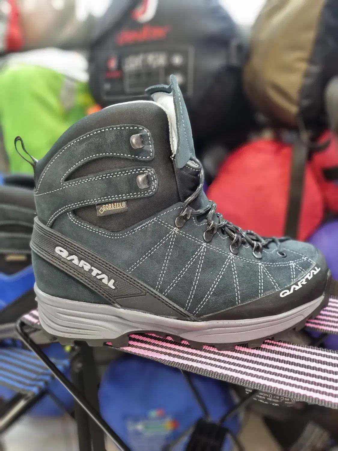 کتونی کوهنوردی|کیف، کفش، کمربند|اراک, |دیوار