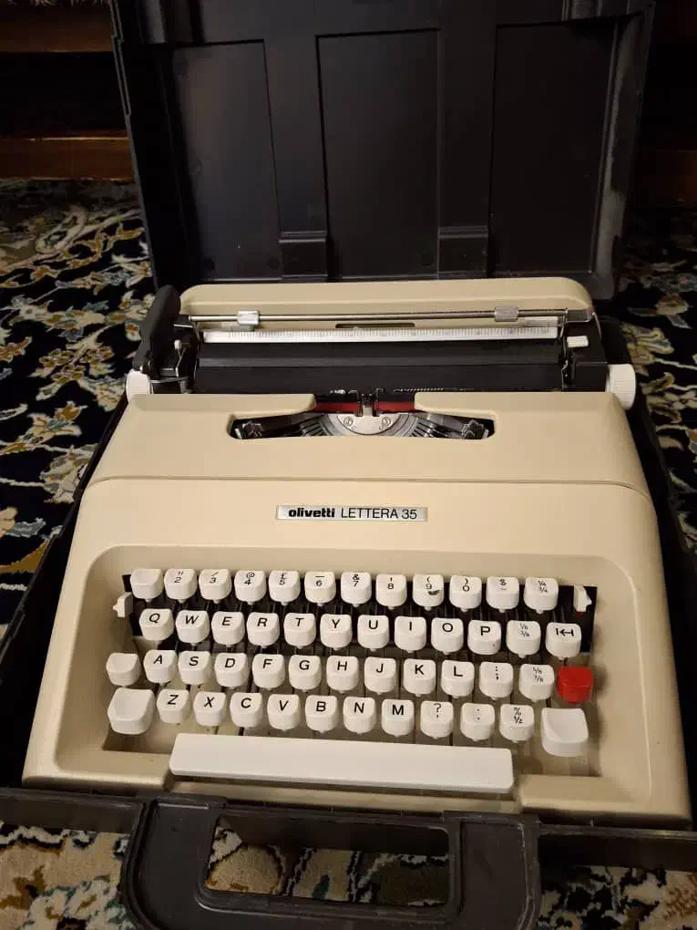 ماشین تایپ olivitti|کلکسیون اشیاء عتیقه|تهران, پونک|دیوار
