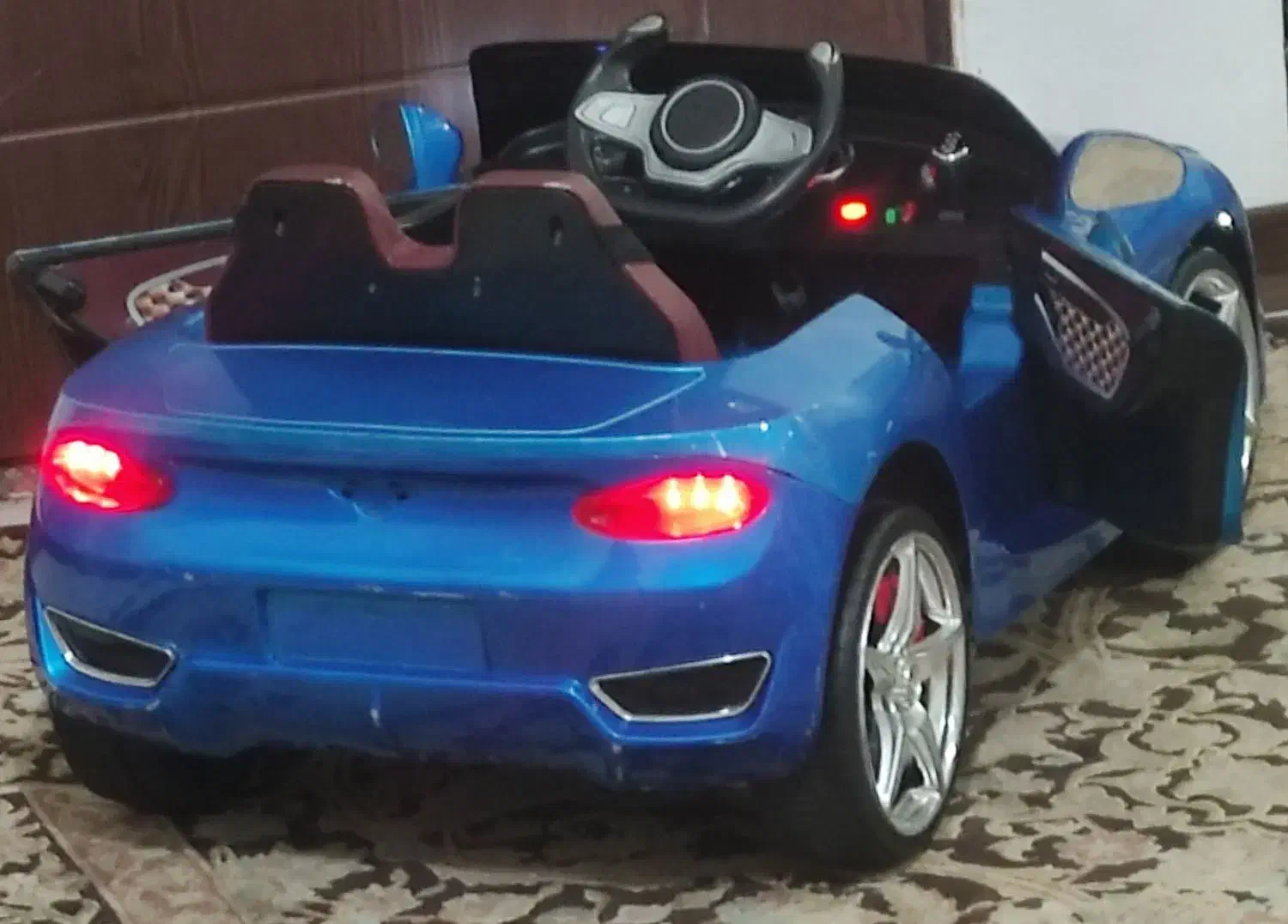 ماشین شارژی بنتلی۳موتوره گهواره ای باطری آکبند|اسباب‌بازی بچه|تهران, جوادیه|دیوار