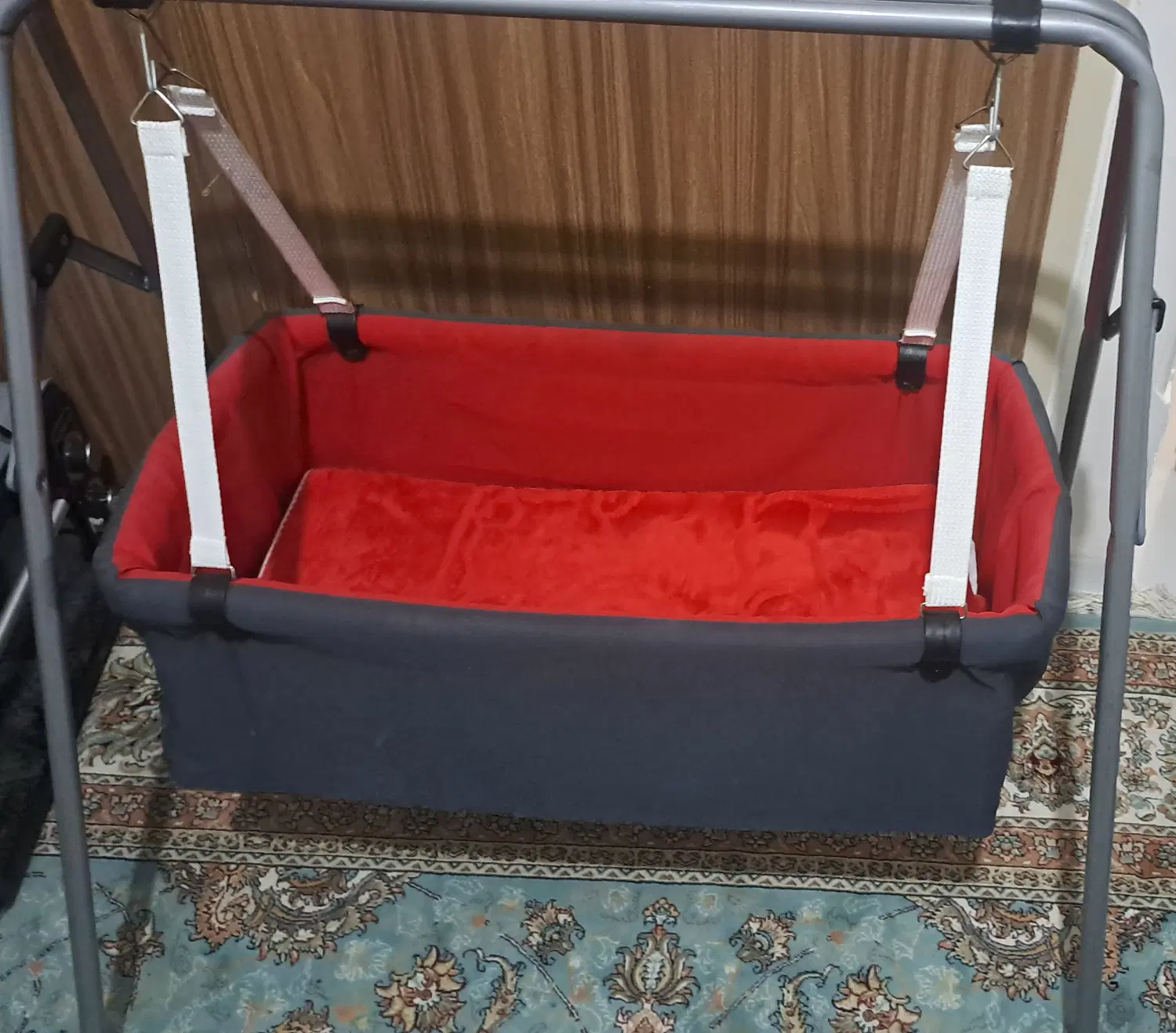 گهواره|تخت و صندلی بچه|بومهن, |دیوار