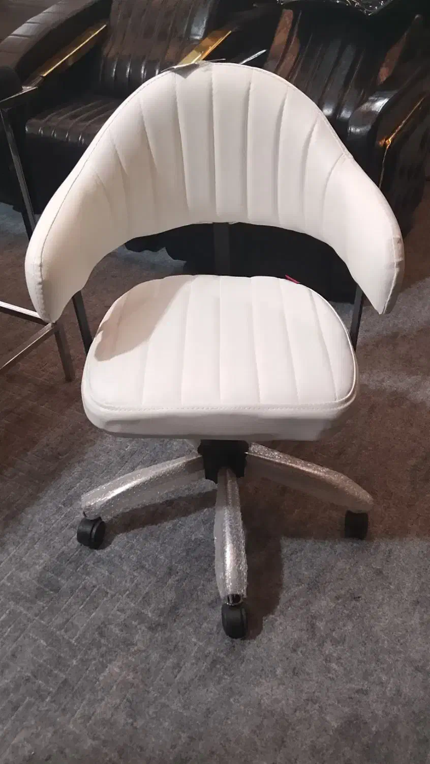 صندلی ۰۲۷ سفید|آرایشگاه و سالن‌های زیبایی|یزد, |دیوار