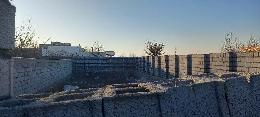 زمین مسکونی ۳۰۰ متر چهار دیواری خیابان دانش لاهرود|فروش زمین و ملک کلنگی|مشگین شهر, |دیوار