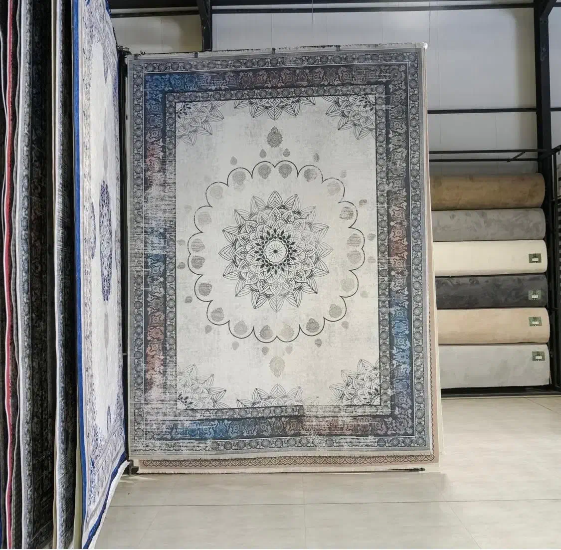 فرش/ازتولیدبه مصرف بابیش از۲۰سال سابقه فعالیت|فرش|شیراز, لاله|دیوار