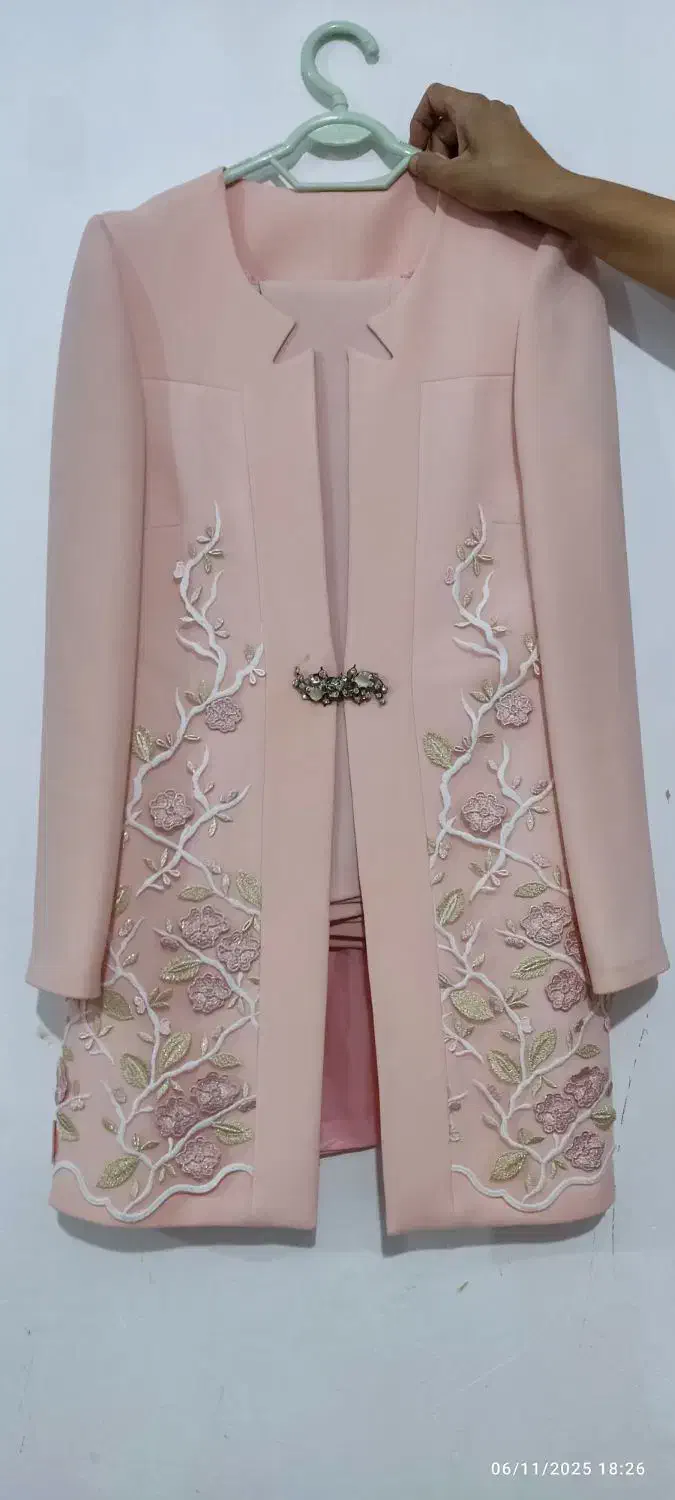 ست سه تکه کت و شلوار|لباس|صدرا-فارس, فاز ۱|دیوار