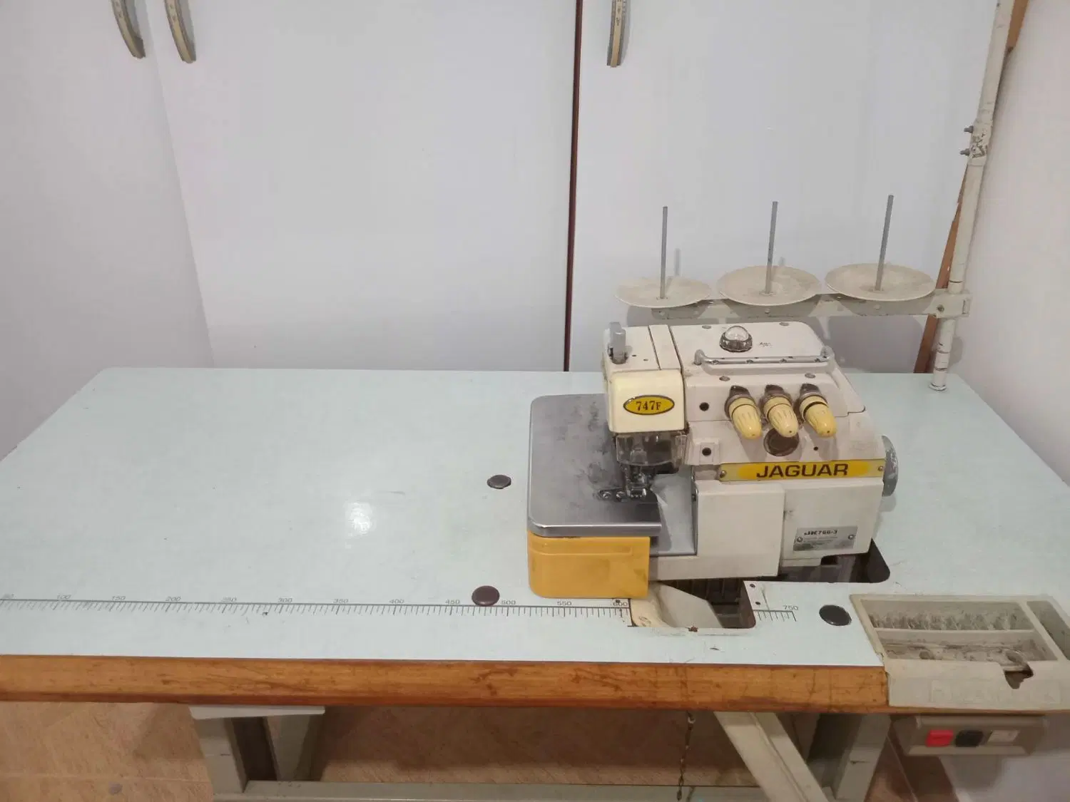 سردوز ۳ نخ|چرخ خیاطی و ریسندگی|رشت, پیرکلاچای|دیوار