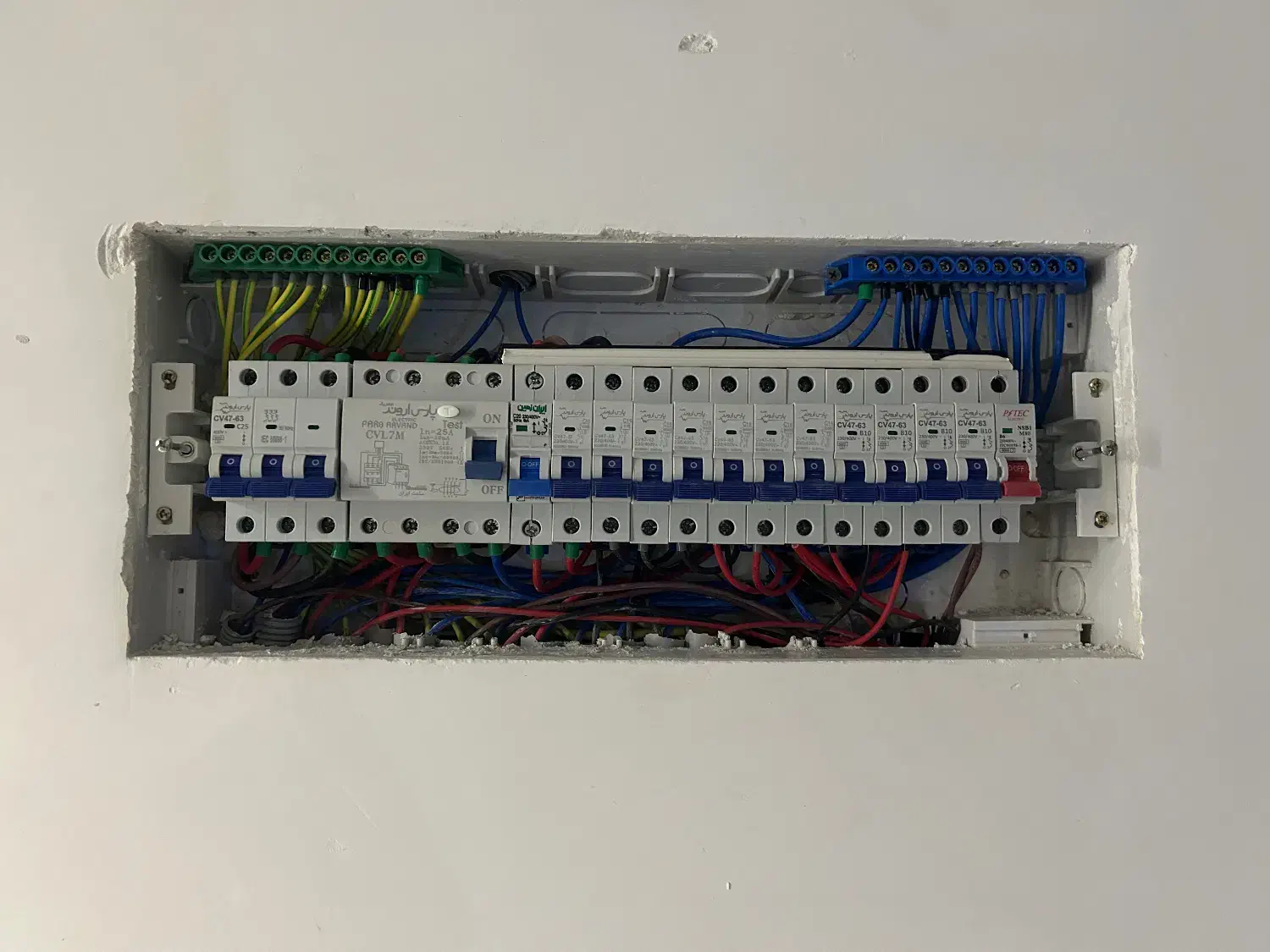 برقکار برقکاری ساختمان لاین نوری نورپردازی اتصالی|خدمات پیشه و مهارت|شیراز, معالی‌آباد|دیوار