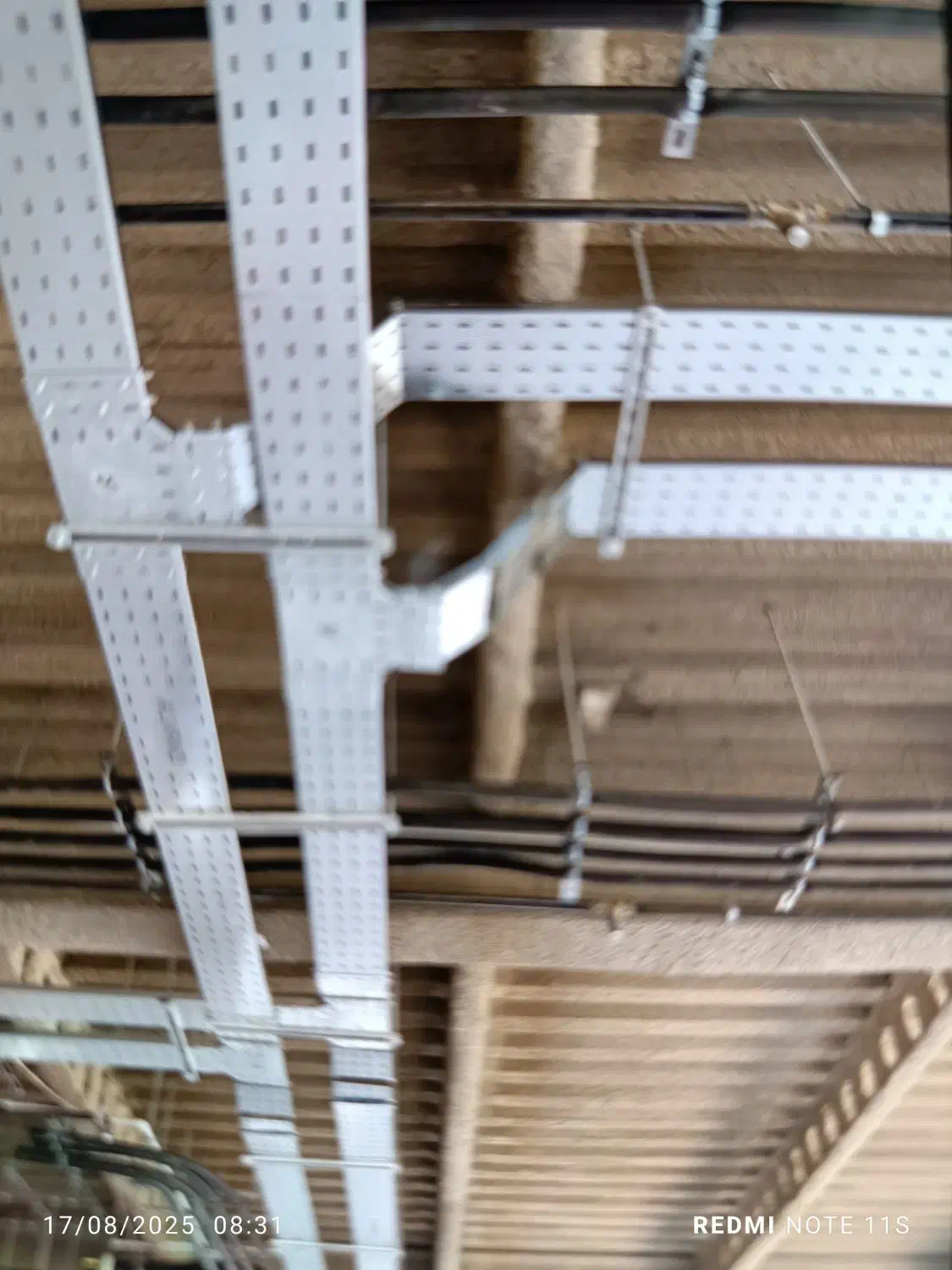 استخدام برقکار صنعتی ماهر با جای خواب|استخدام صنعتی، فنی، مهندسی|تهران, ازگل|دیوار