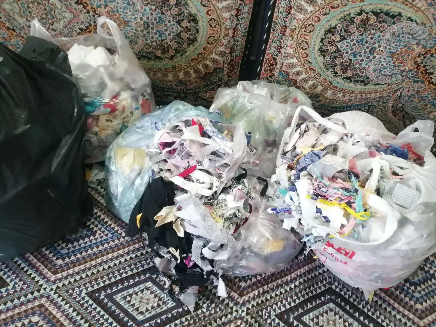 خـرده پارچـه و سـر قیچـی|لوازم خیاطی و بافتنی|قم, سیدان|دیوار