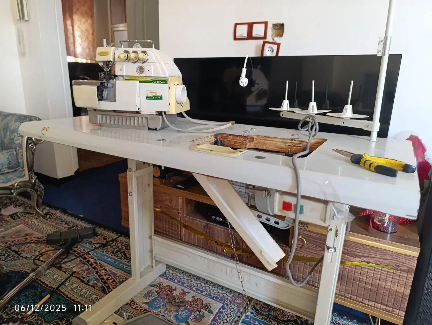 چرخ سر دوز کارگاهی|چرخ خیاطی و ریسندگی|مرودشت, فاز اول شهرک فرهنگیان|دیوار