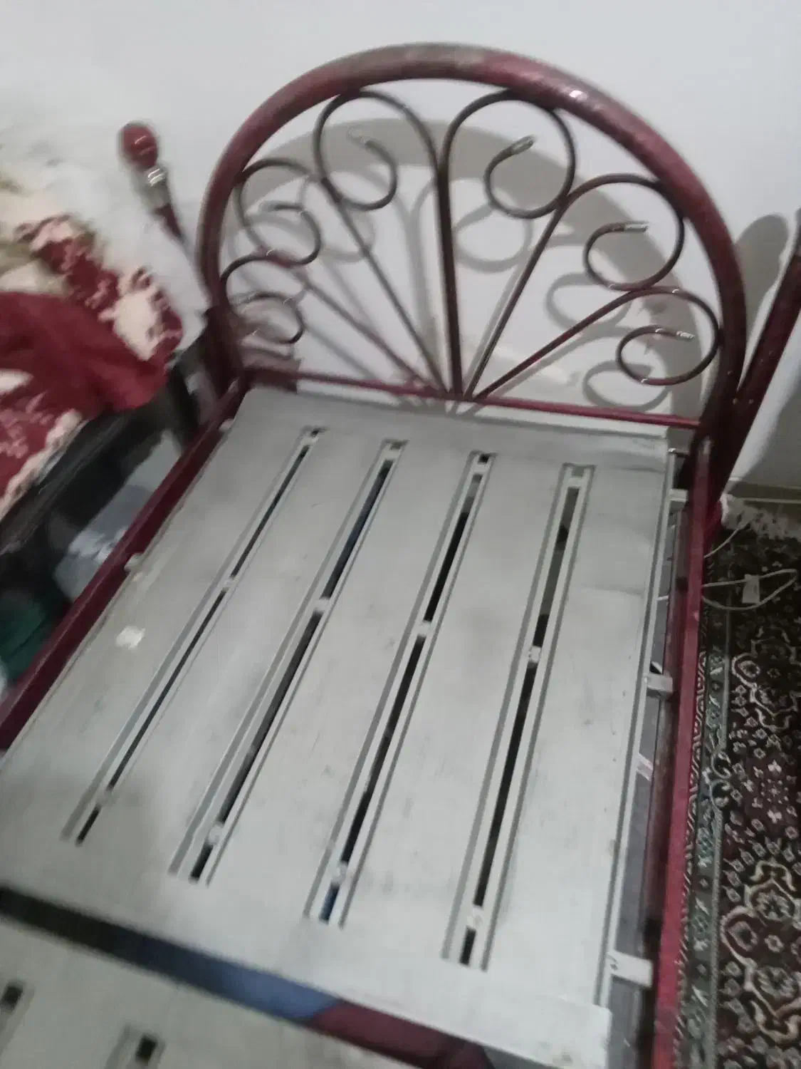 تخت فلزی یک نفره|تخت و سرویس خواب|شاهینشهر, شهرک گلدیس|دیوار