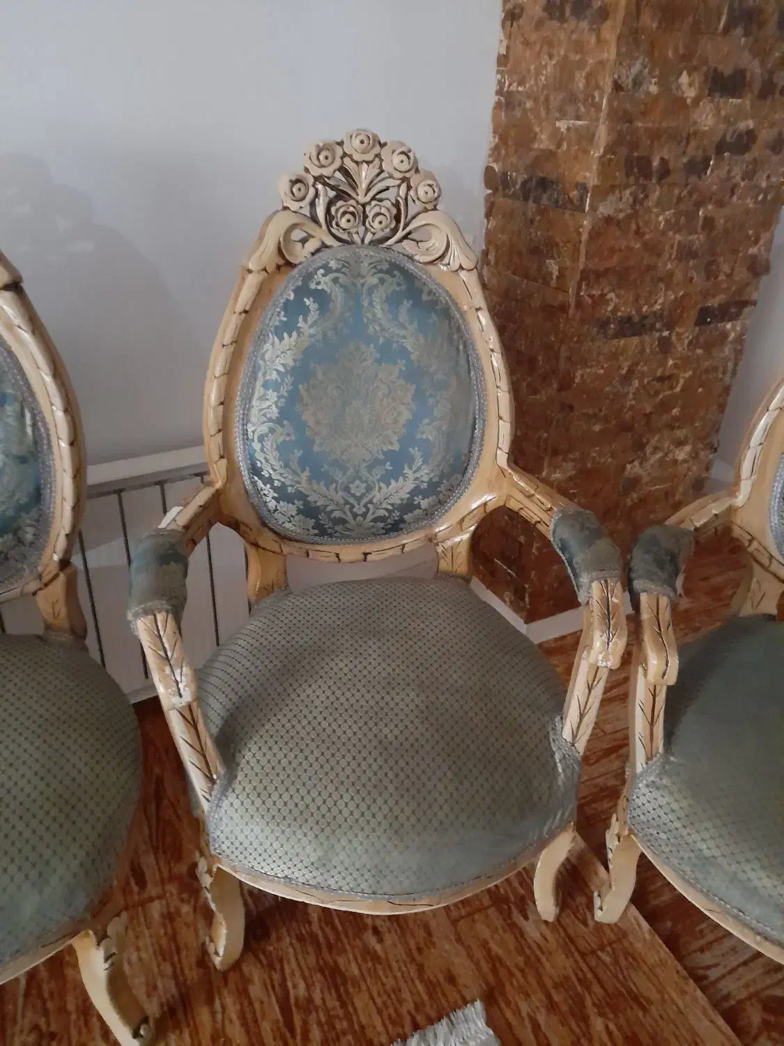 مبل تاج دار|مبلمان خانگی و میز عسلی|تالش, هشتپر|دیوار