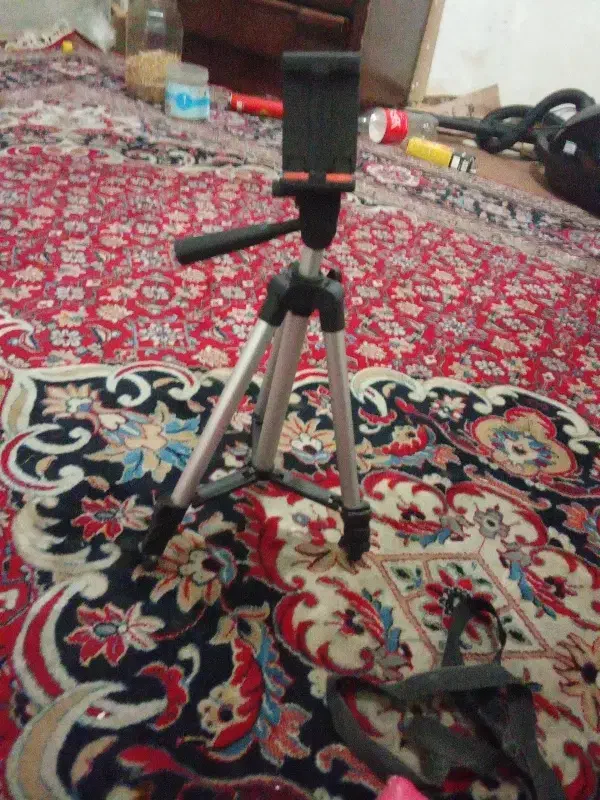 سه پایه گوشی.|دوربین عکاسی و فیلم‌برداری|بروجرد, |دیوار