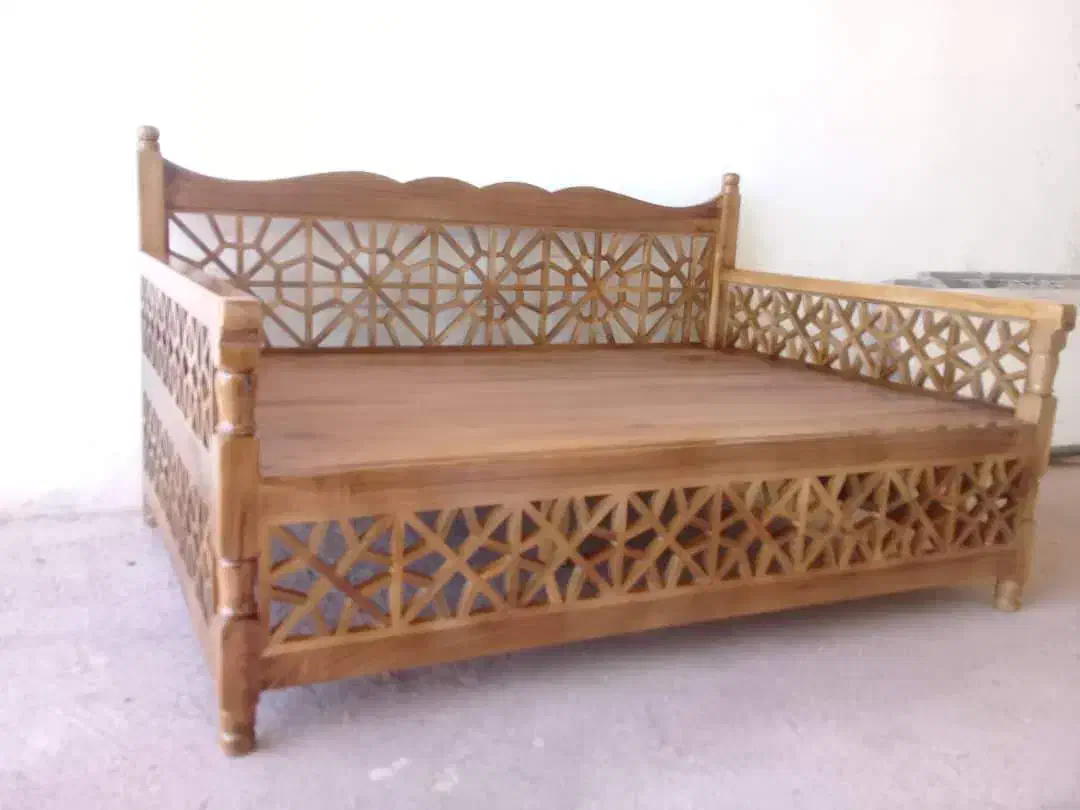 ایجاد دکوراسیون شیک و ساده با تخت‌های سنتی|مبلمان خانگی و میز عسلی|آباده, |دیوار