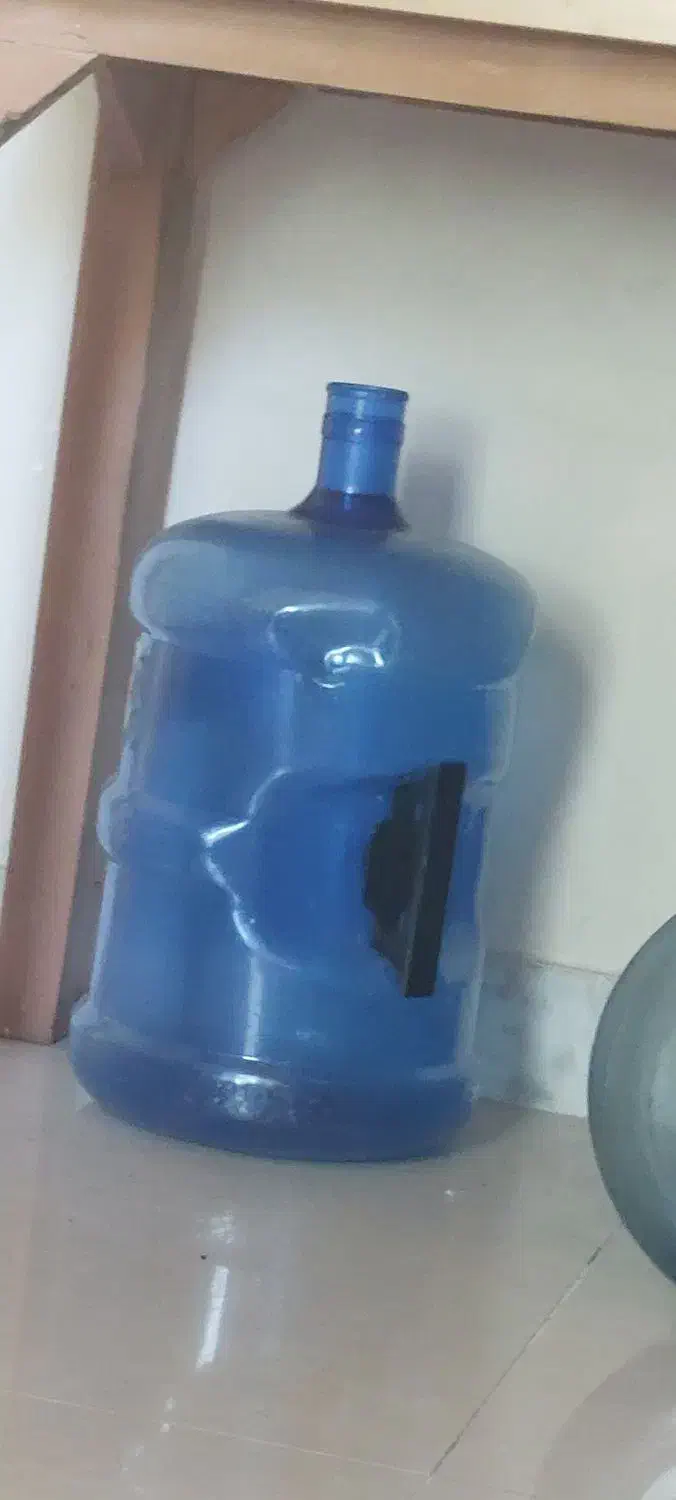 گالن اب ۲۰ لیتری سه عدد|ظروف نگهدارنده، پلاستیکی، یک‌بارمصرف|کیش, |دیوار