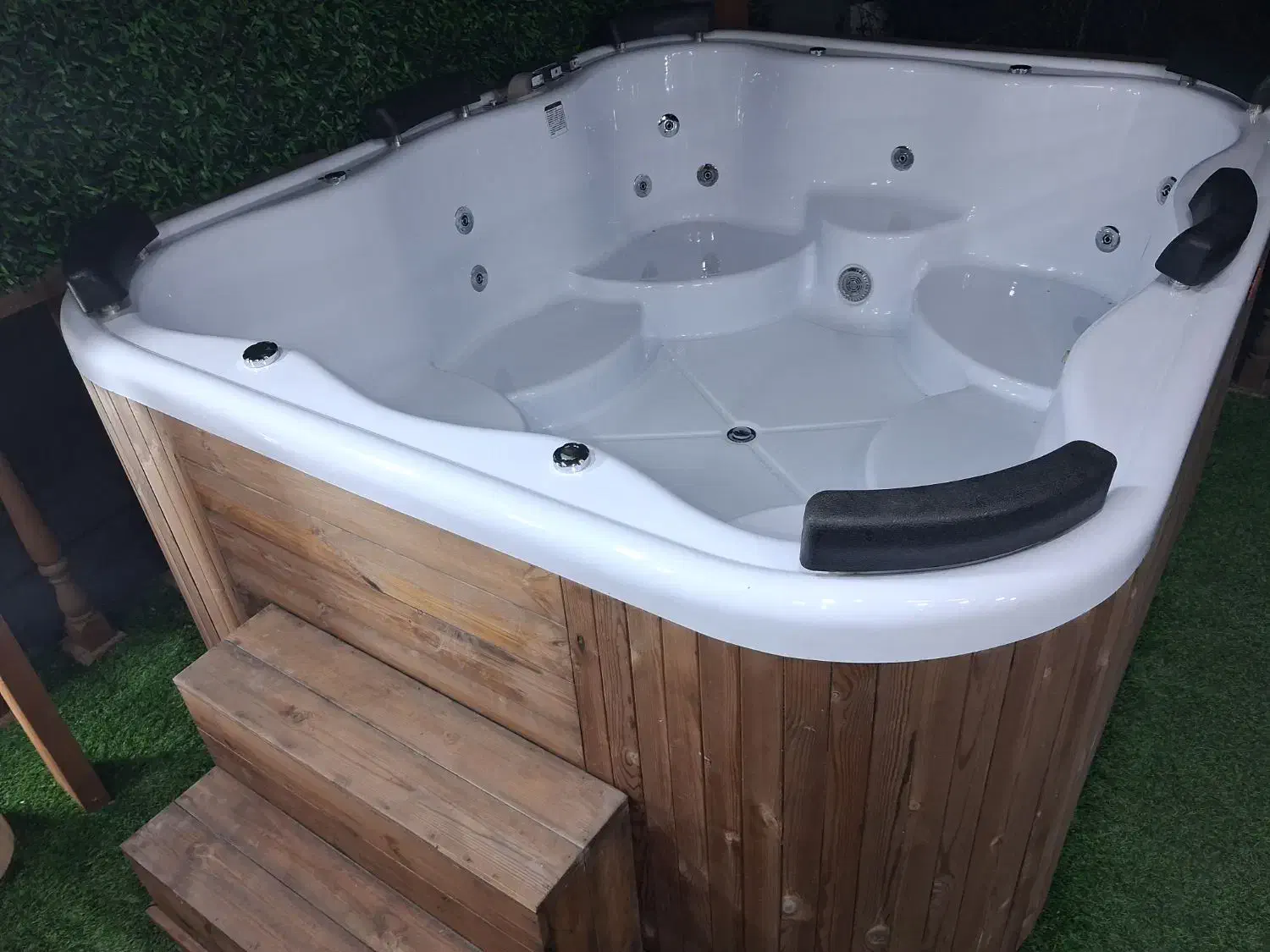 جکوزی شش نفره سه ماه کار در حد نو|لوازم حمام|نوشهر, |دیوار