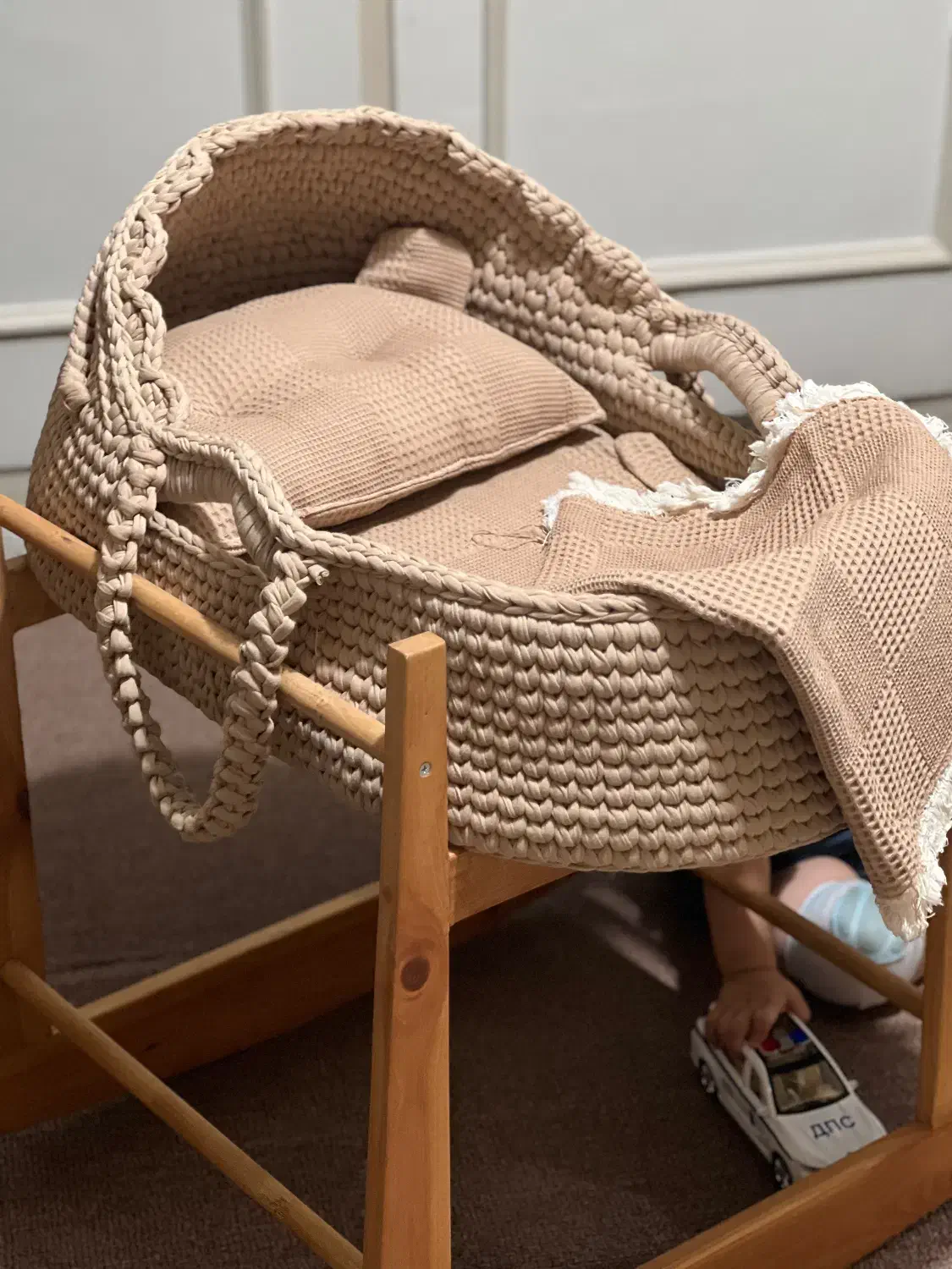 گهواره چوبی و پلی جیم|اسباب و اثاث بچه|کرج, ساسانی (قلمستان)|دیوار