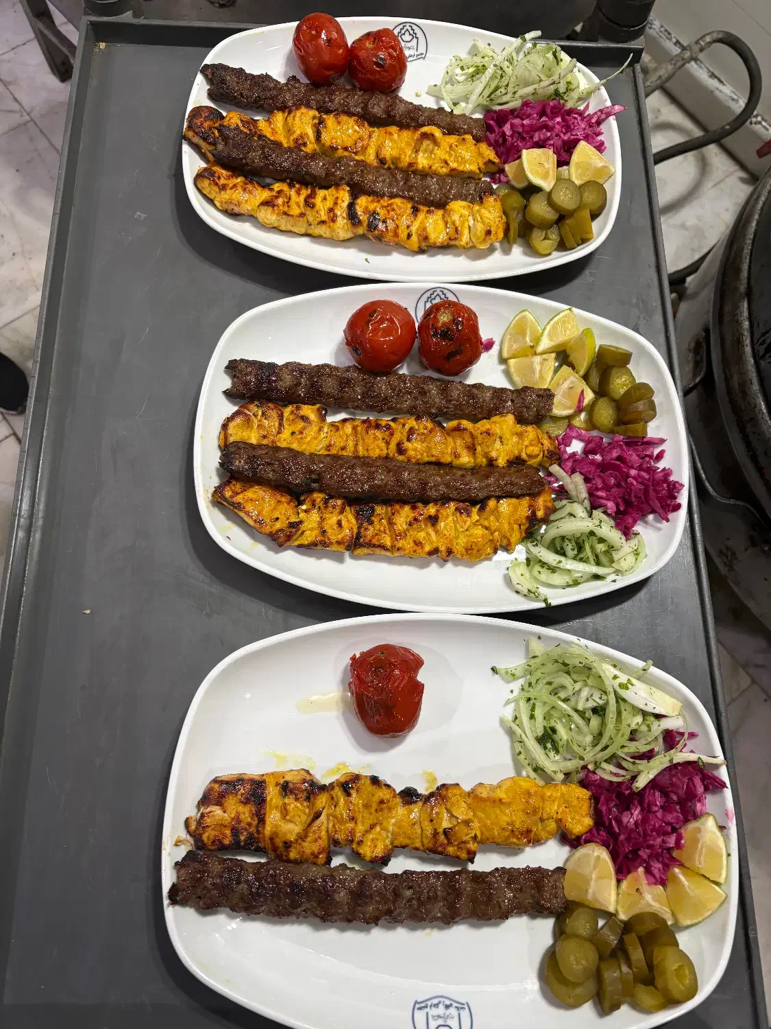 کمک اشبز. سالن دار .صندوق دار تالار رستوران|استخدام خدمات فروشگاه و رستوران|بیرجند, |دیوار