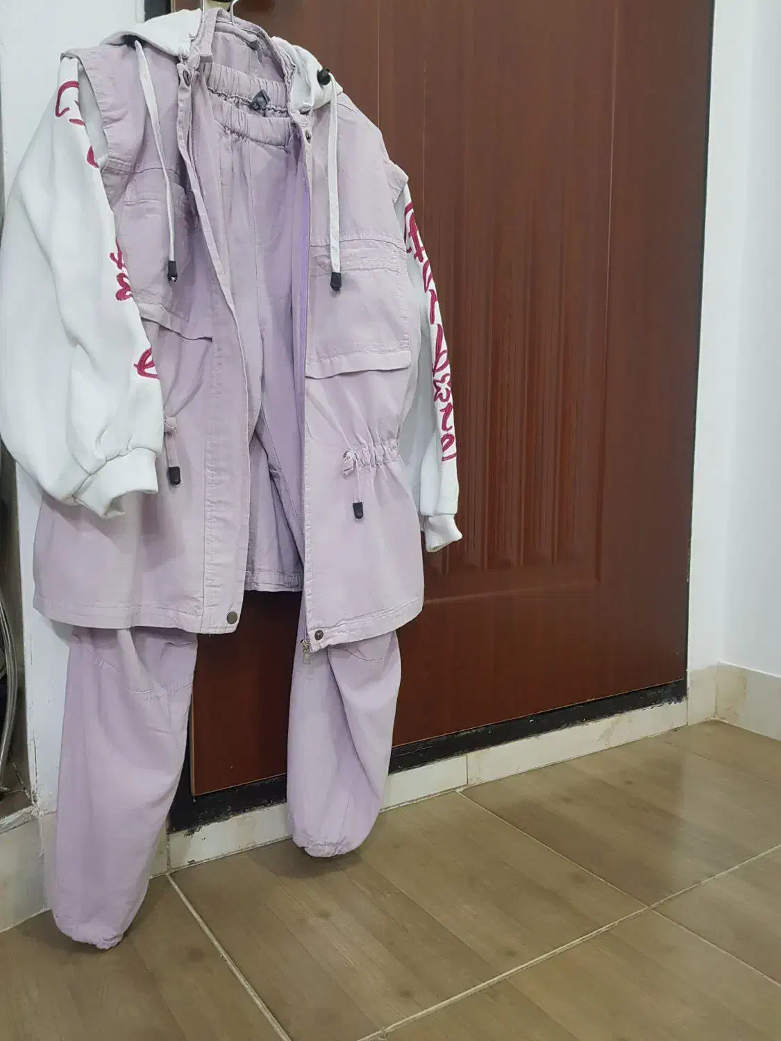 لباس|لباس|ازنا, |دیوار