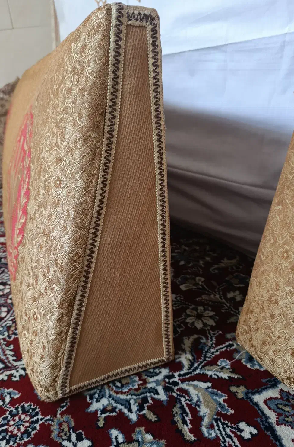 یک جفت پشتی|پشتی|بروجرد, |دیوار