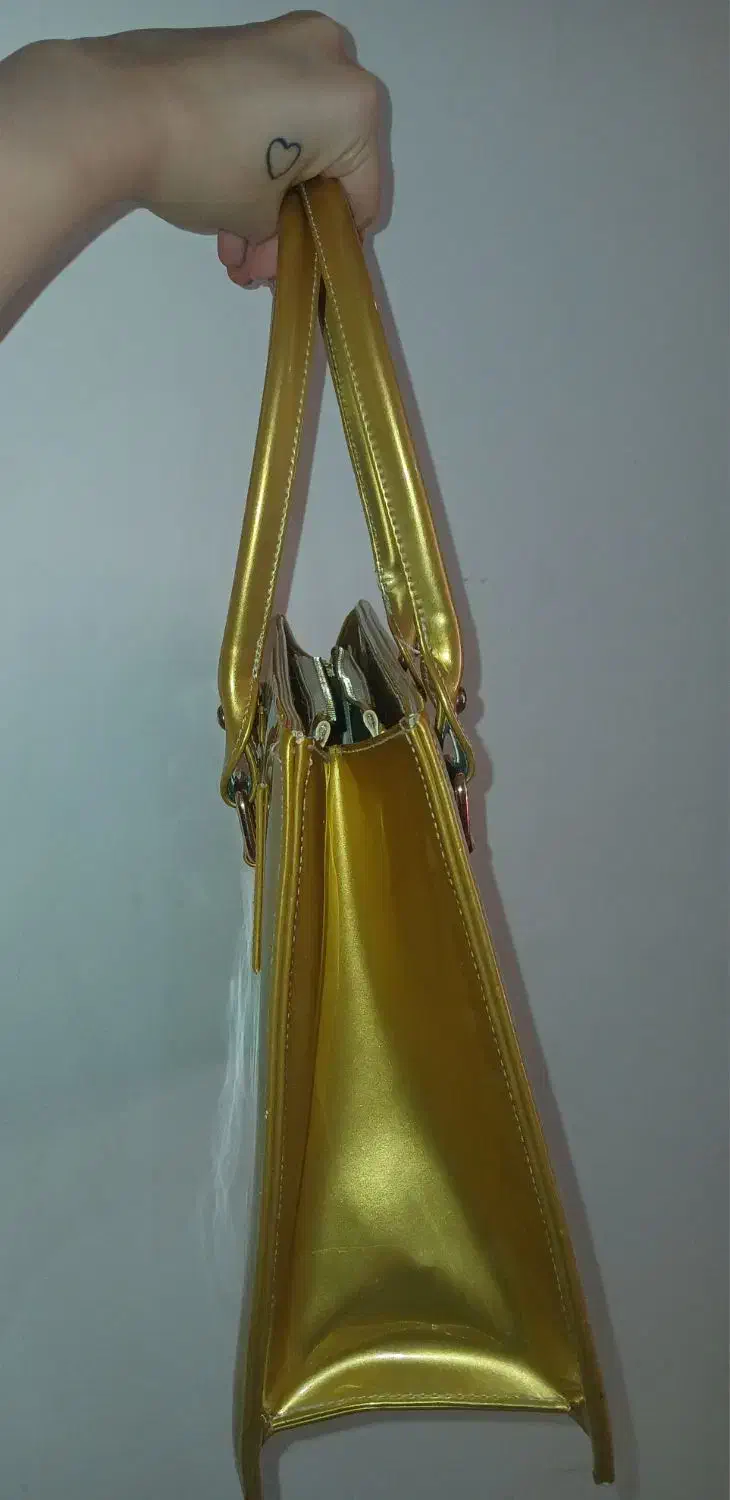 کیف مجلسی|کیف، کفش، کمربند|گلبهار, شهر جدید گلبهار|دیوار