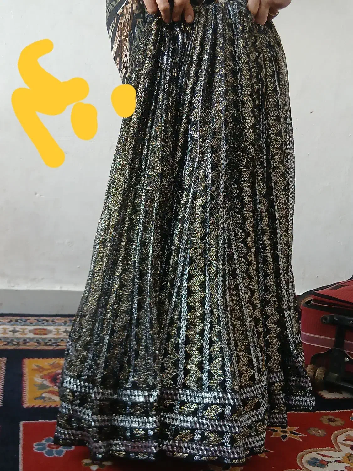 تعدادی لباس محلی|لباس|فیروزآباد (فارس), |دیوار