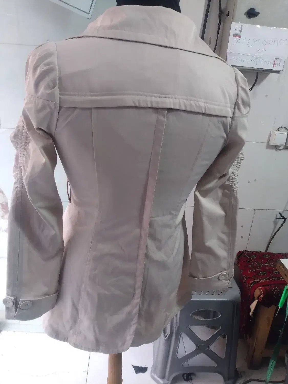 پالتو وبارانی|لباس|قدس, شهرقدس|دیوار