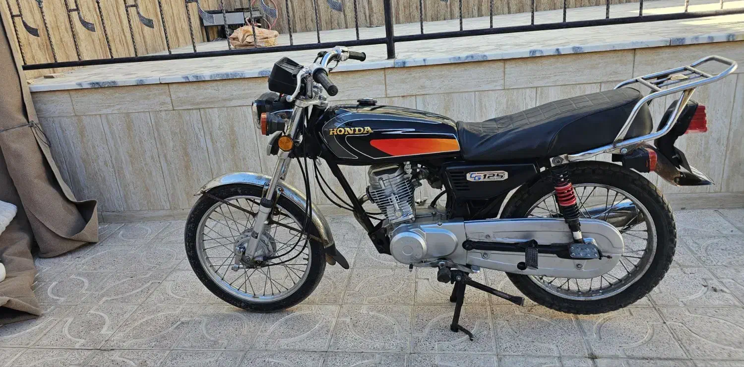 هندا ۱۲۵ مدل ۸۳ پلاکی ملی|موتورسیکلت|گناباد, |دیوار