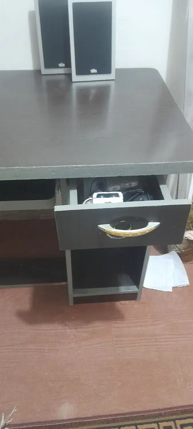 میز کامپیوتر تمیز و سالم|میز تحریر و کامپیوتر|پاکدشت, پاکدشت (مامازند)|دیوار