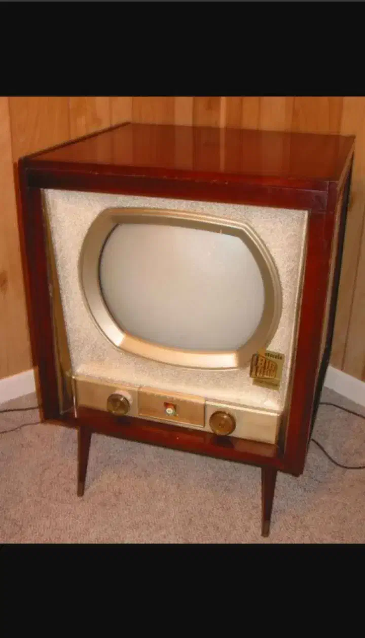 تلویزیون عتیقه قدیمی|کلکسیون اشیاء عتیقه|یاسوج, |دیوار