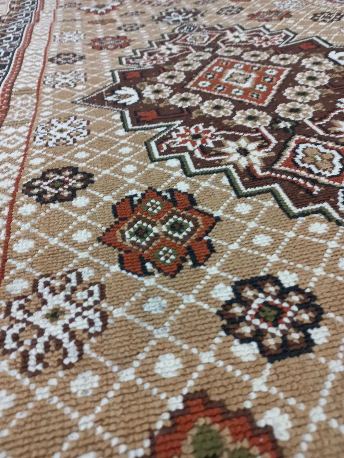 موکت فرش کاملا تمیز و نو|موکت|قم, هفت تیر|دیوار