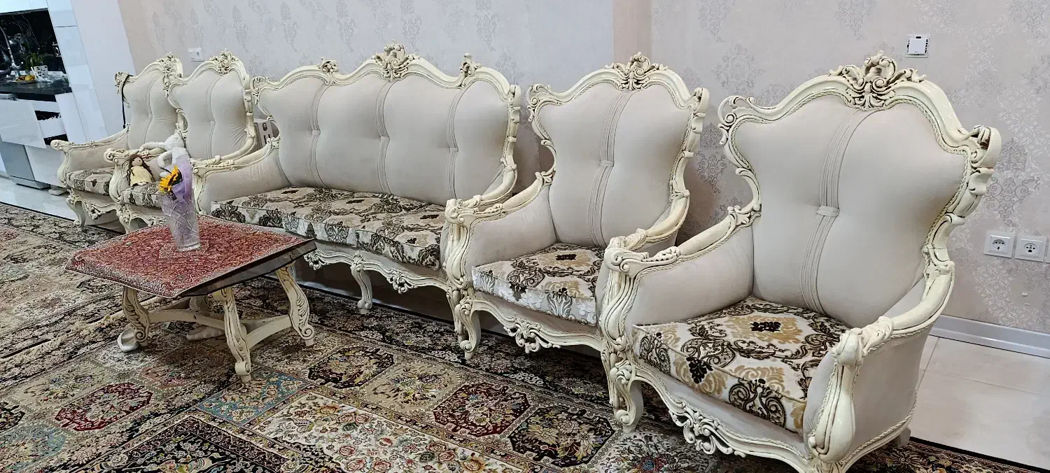 مبلمان ۹ نفره بسیار شیک و تمیز|مبلمان خانگی و میز عسلی|تیران, |دیوار