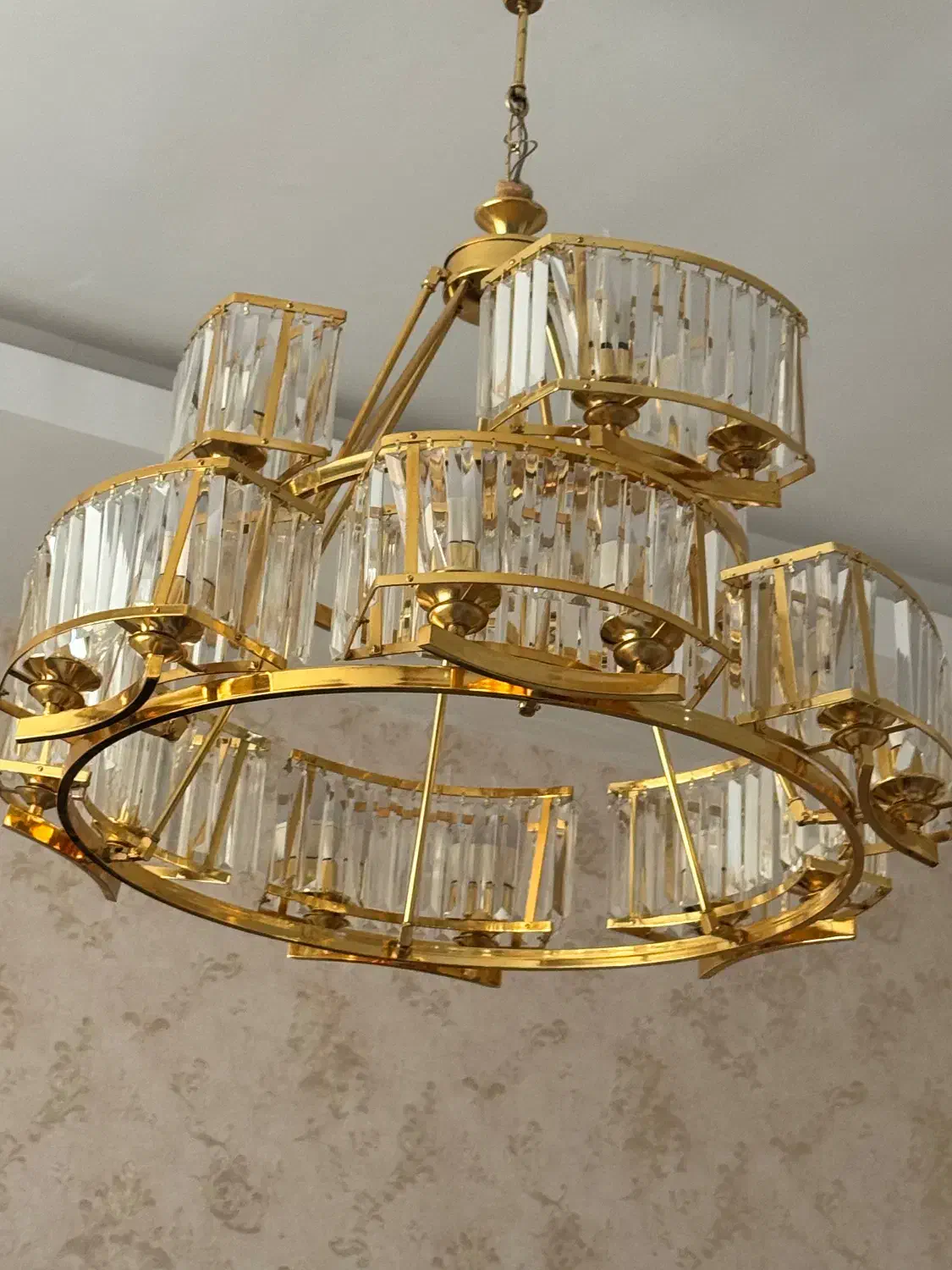 لوستری بسیار زیبا و فاخر|لوستر و چراغ آویز|کرج, باغستان|دیوار