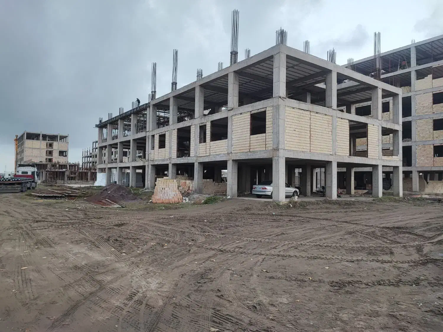 نیازمند آرماتوربند ،بنا ،جوشکار|استخدام معماری، عمران و ساختمانی|بندر انزلی, بشمن|دیوار