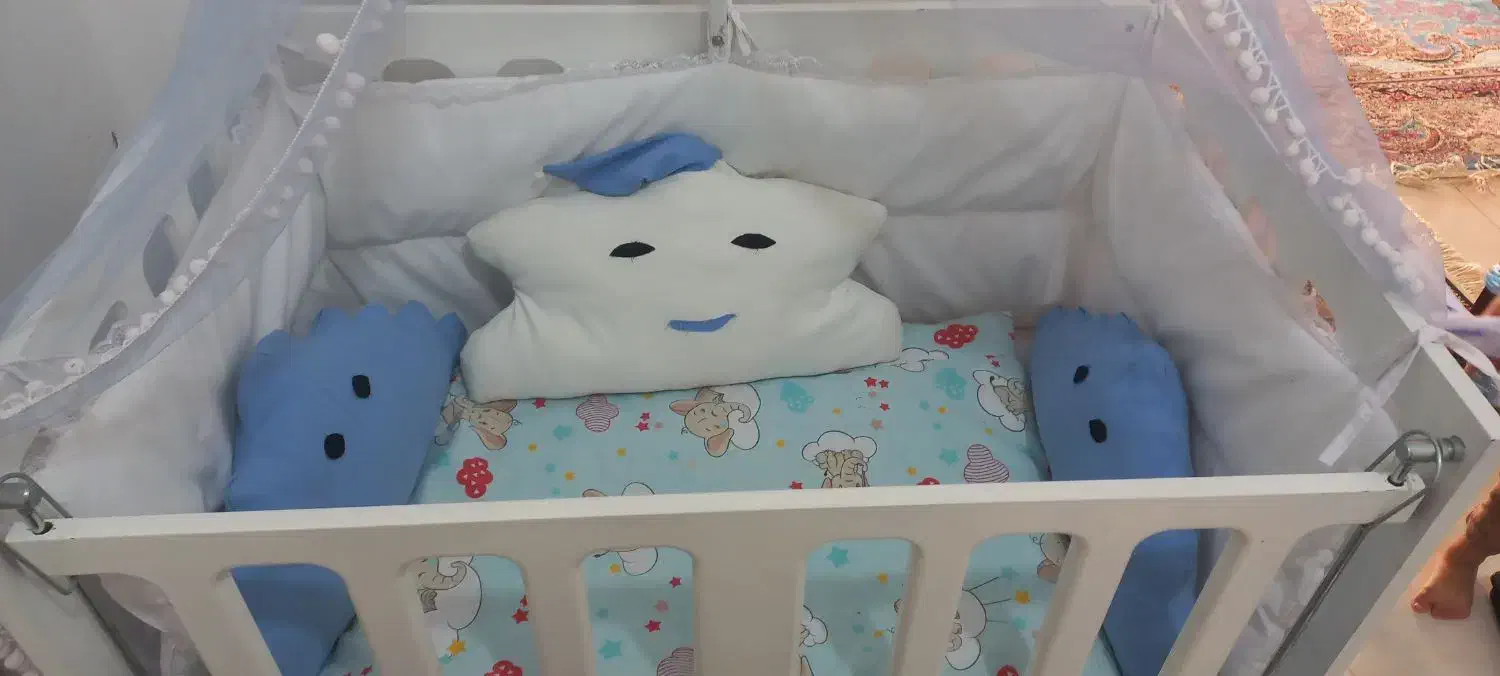 تخت خواب نوازد کنار مادر . گهواره ای|تخت و سرویس خواب|پاکدشت, پارچین|دیوار