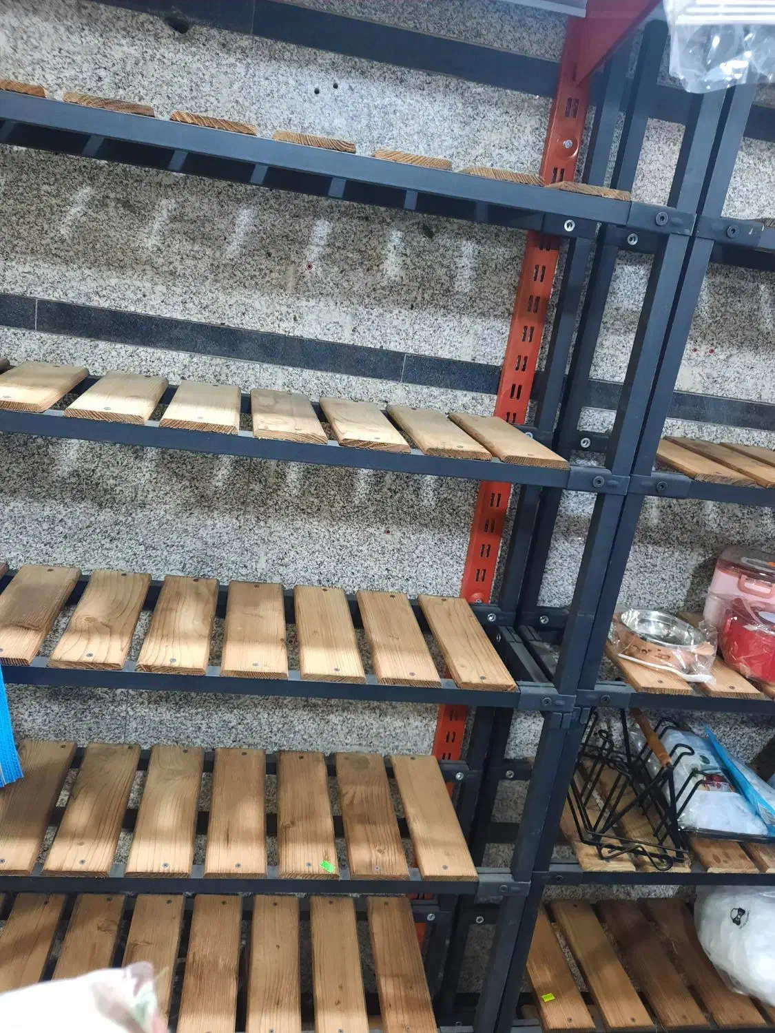 تعدادی استند چوبی زیر قیمت|کتابخانه، شلف، قفسه‌های دیواری|تهران, افسریه شمالی|دیوار