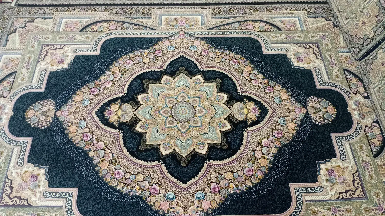 فرش و پشتی|فرش|قم, حقیقت|دیوار