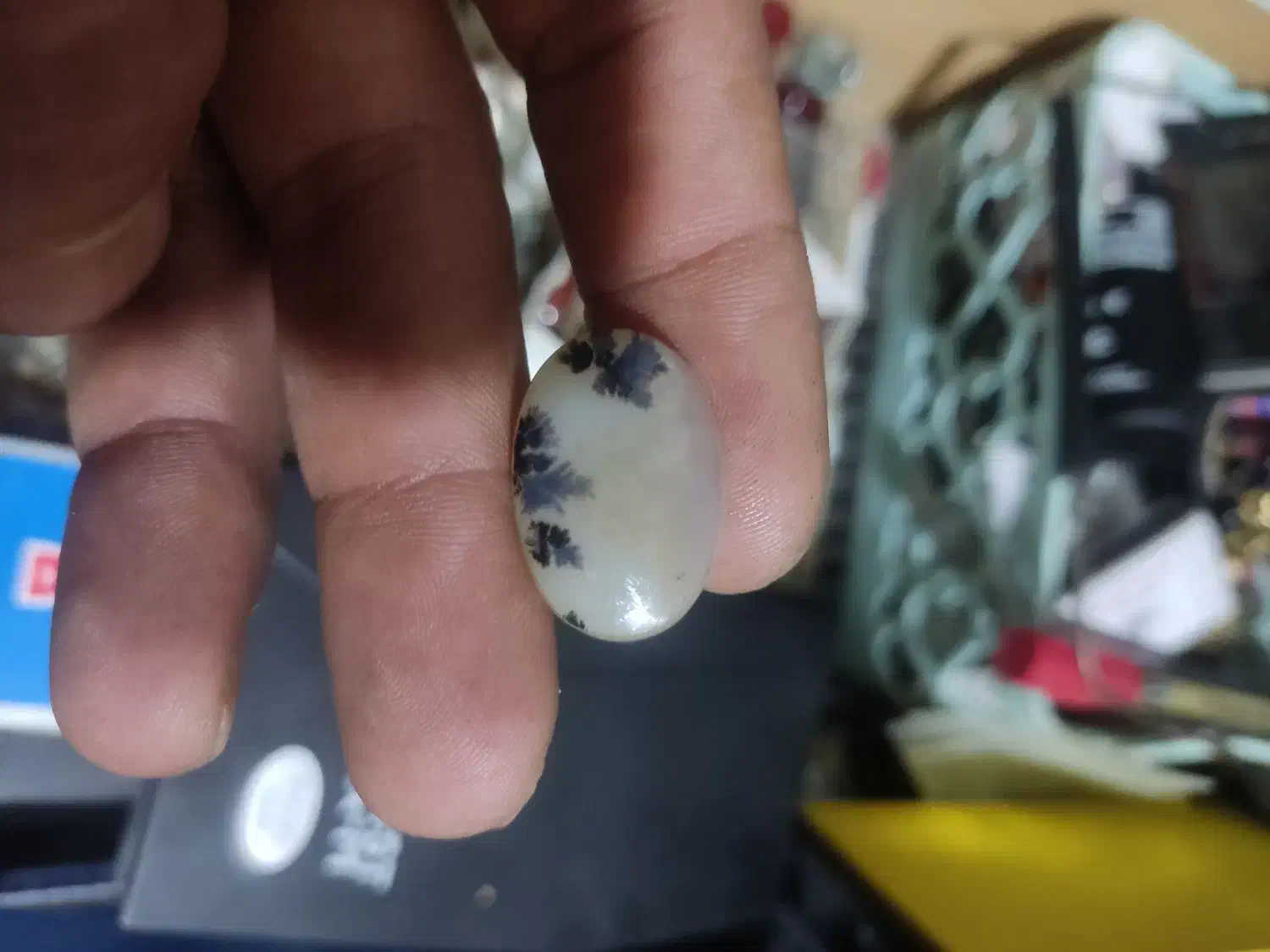 سنگ شجر|جواهرات|قم, قلعه یزدیها|دیوار